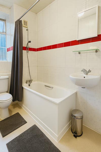 🔥 Premium Room | 2 min to DLR | Bills Inc | E14 Main Photo