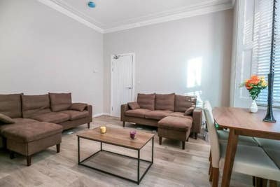 6 Bed HMO for professionals ✨ Main Photo