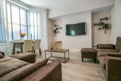 6 En Suites’ with bills incl for Professionals✨ Main Photo