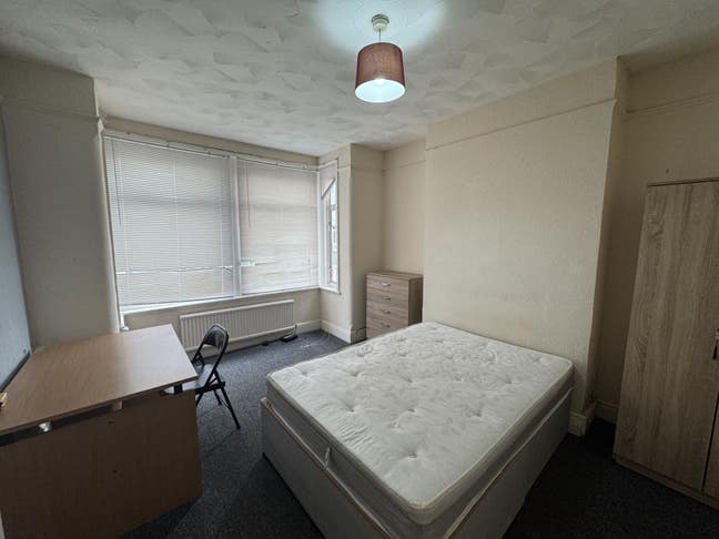 Double room available on Harborough Road Main Photo