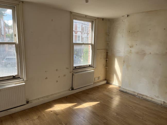 Guardianship: 2 Bedroom Property In Hornsey  Main Photo