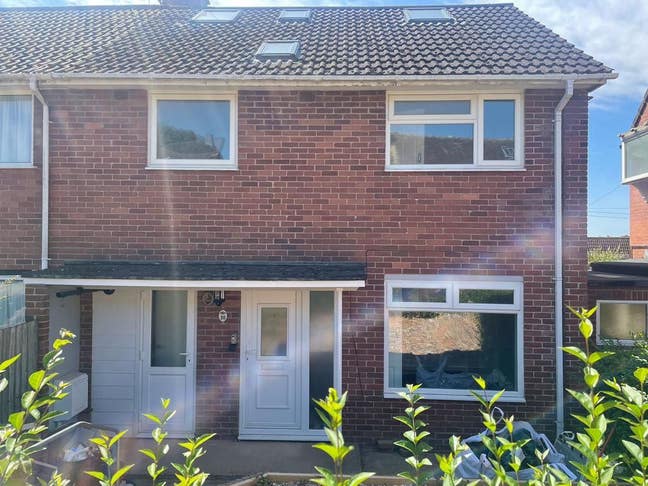 6 double rooms available in a student HMO Main Photo