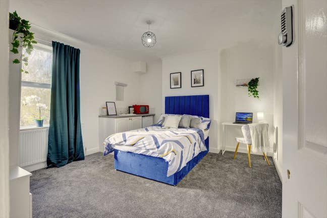 Large Room to Rent for Working Professional Main Photo