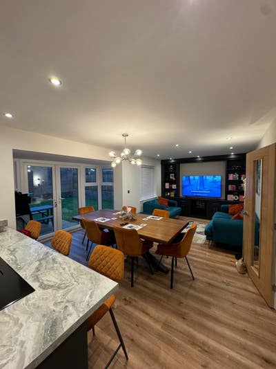 Double bed room to let Main Photo
