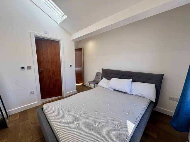 3 Double Bedrooms for Rent - SW4 Main Photo