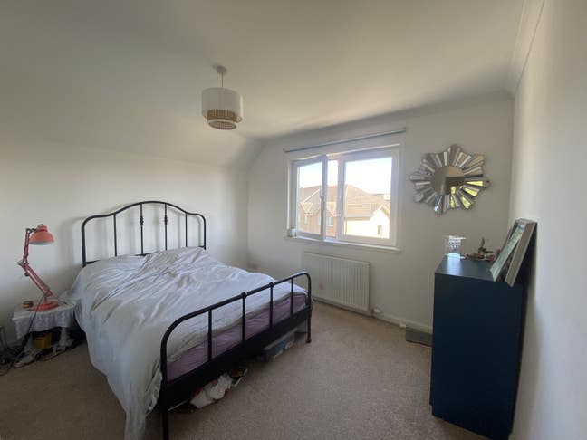 Spacious double bedroom near city centre and beach Main Photo