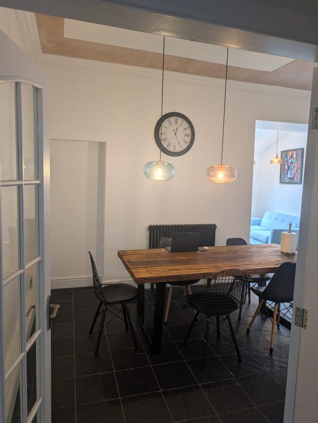 Large 2 bed house - double room-near city centre  Main Photo