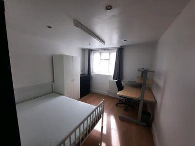 Double room available in Eastham opposite park  Main Photo