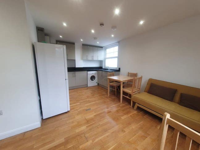 Modern 2 Bedroom Flat in Stoke Newington  Main Photo