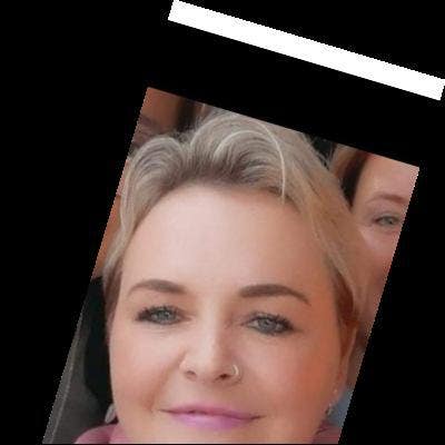 Looking for 2 ensuits double rooms for 2 fema... Main Photo