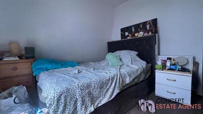2 Bed flat on Cathles Road, Balham, SW12 Main Photo
