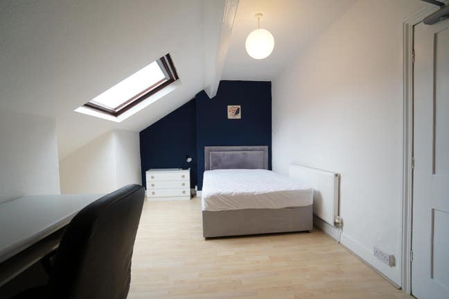 🛏 Double Rooms Available in Modern 6-Bed 🛏 Main Photo