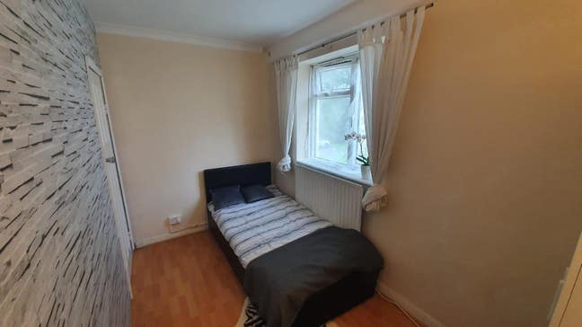 🏡 Zero Deposit | Bright & Cozy Single Room Main Photo