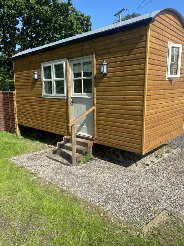 Rustic midweek accommodation for workers Main Photo