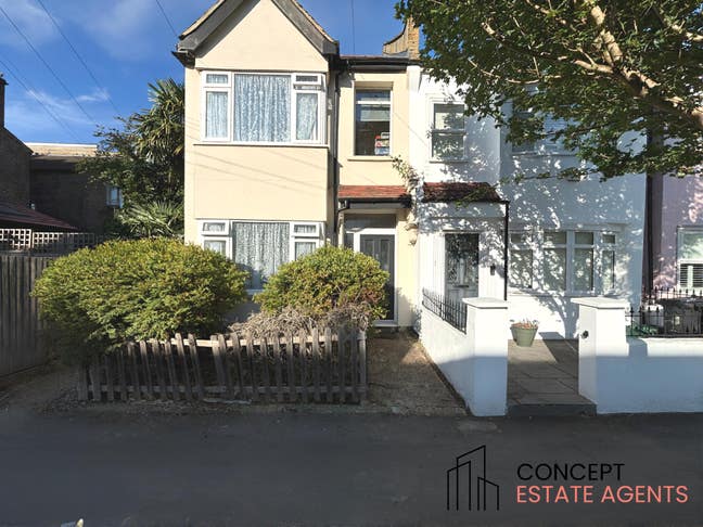 2 Bed House on Gore Road, Raynes Park, SW20 Main Photo
