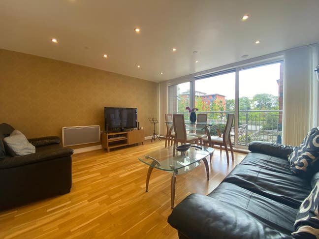2 Bedroom Flat in Brentford Area/Sauna/Jacuzzi/Gym Main Photo