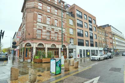1 bedroom apartment, 1 min walk to Aldgate East Main Photo
