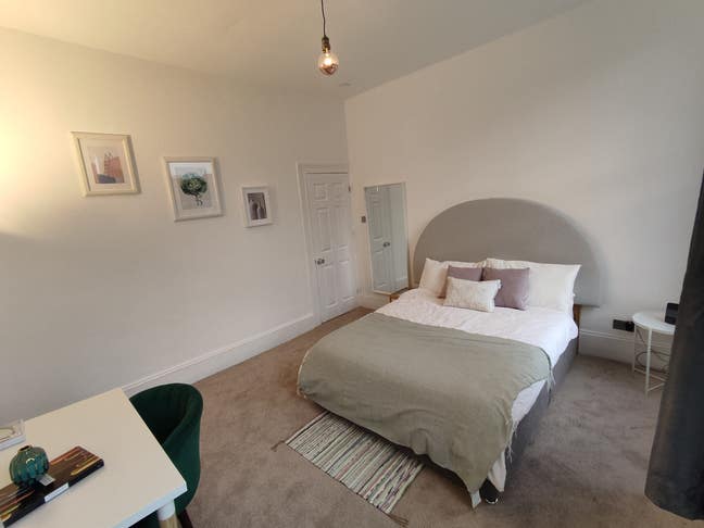 Great double Room 10' Walk to Putney Bridge Main Photo