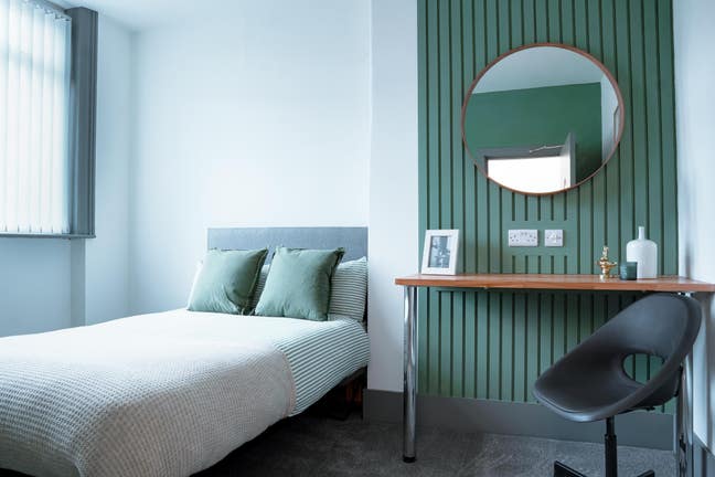City Centre Location - Refurbished - City Living Main Photo