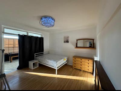 One affordable Semi double rooms near Barking Main Photo