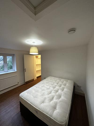 Double En-suite room available NOW in Banbury   Main Photo