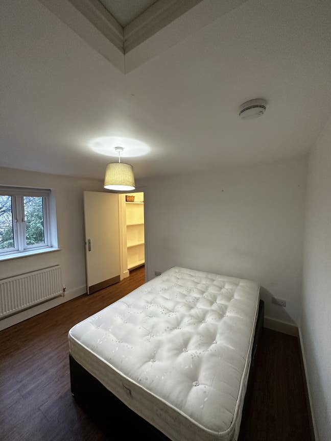 Double En-suite room available NOW in Banbury   Main Photo