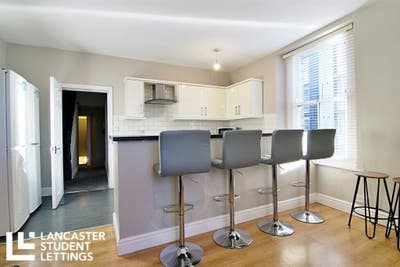 Central Lancaster 7-Bedroom Available from Sept Main Photo