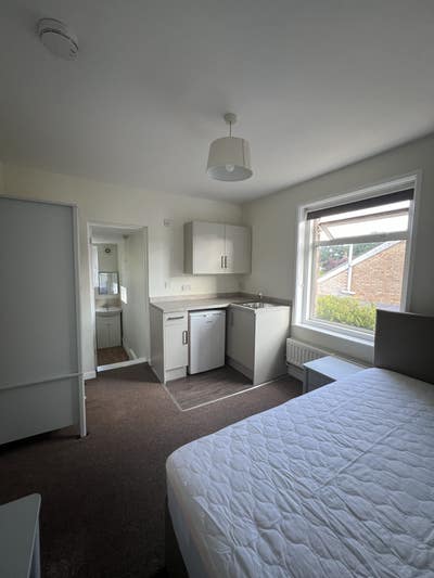 Quiet Double Room with En-Suite in Parkstone Main Photo