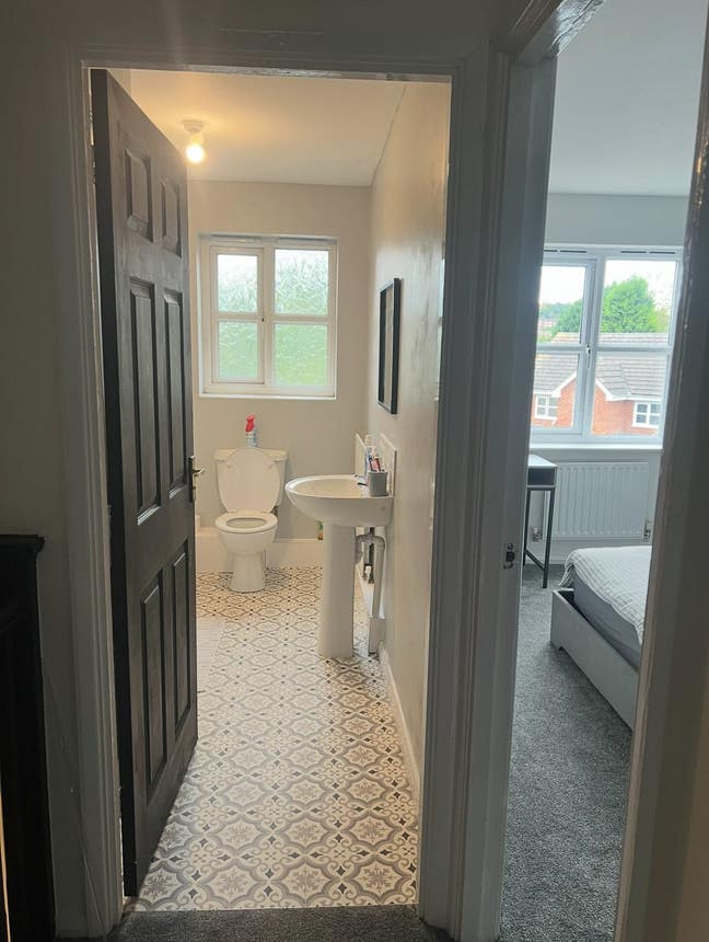 Double bedroom fully furnished  Main Photo
