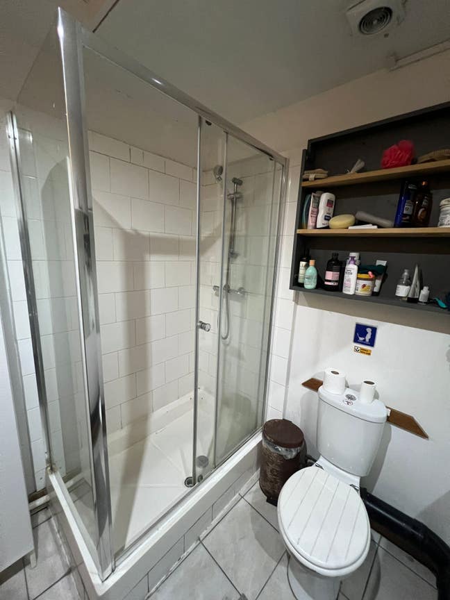 Lovely Room in a Creative Warehouse in Fulham Main Photo