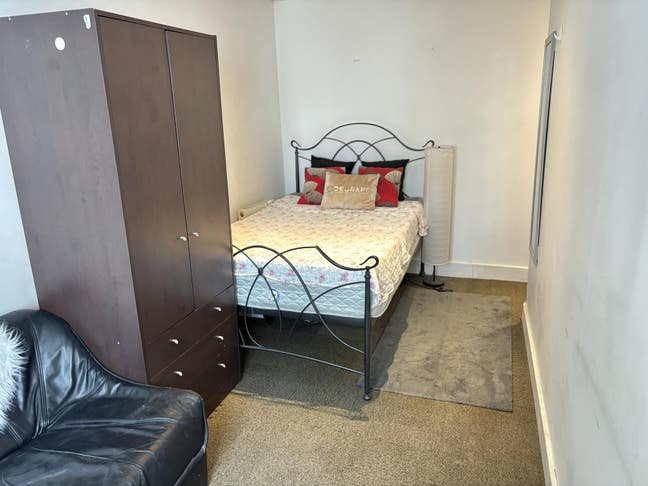 Double Room with kitchen all Bills Included Main Photo
