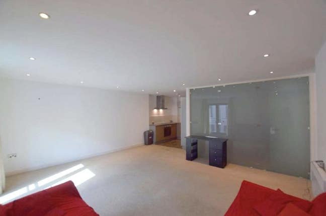 Modern 2 Bed in the Heart of Hockley Main Photo