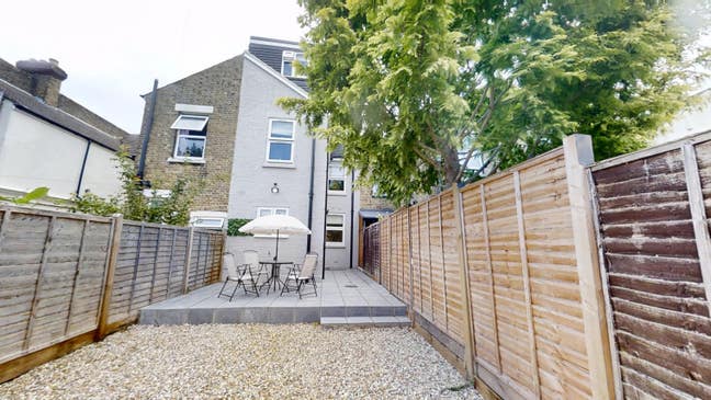 Newly Refurbished with En-suites and Kitchenettes! Main Photo
