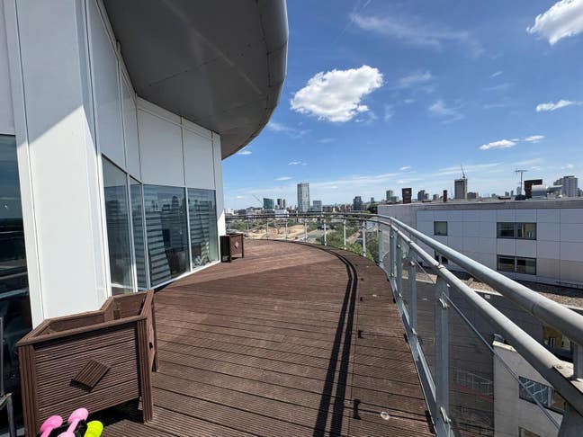 Huge Patio | Ensuite in Penthouse | Couple Welcome Main Photo