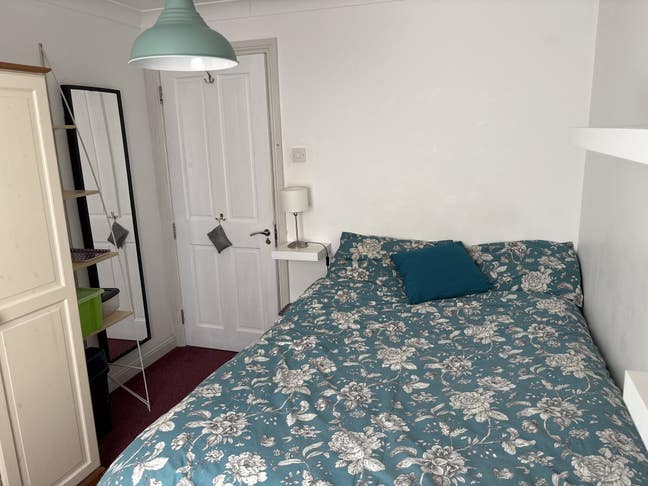    Bath  Central. Quiet female only house Main Photo