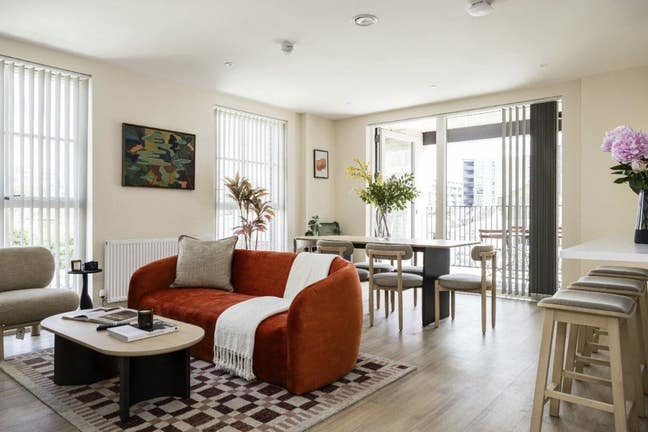 3BHK Flat in Momento Hayes| Double & Single Room  Main Photo