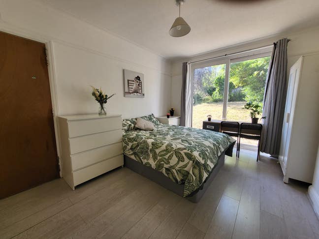 Beautiful & Spacious Room - Garden Access Main Photo