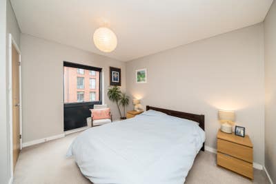 Beautiful, large modern 2 bedroom apartment  Main Photo