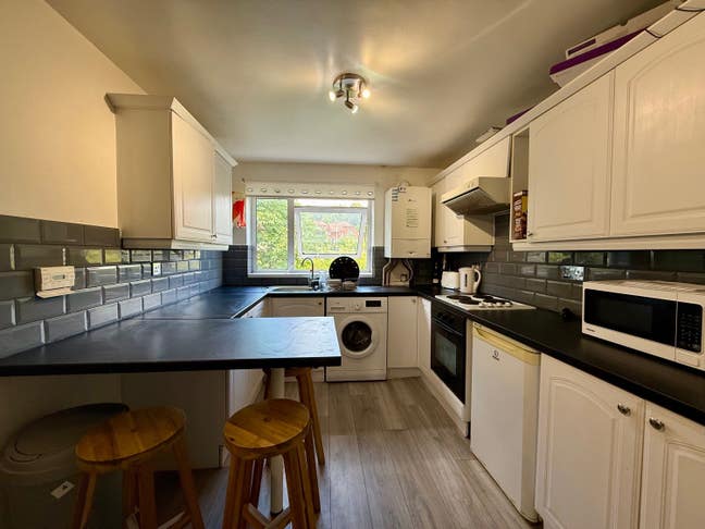 4 beds ideal for students or sharers! Main Photo
