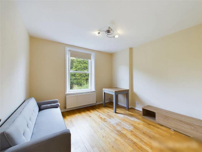 2 Bed Flat Ealing Common Main Photo
