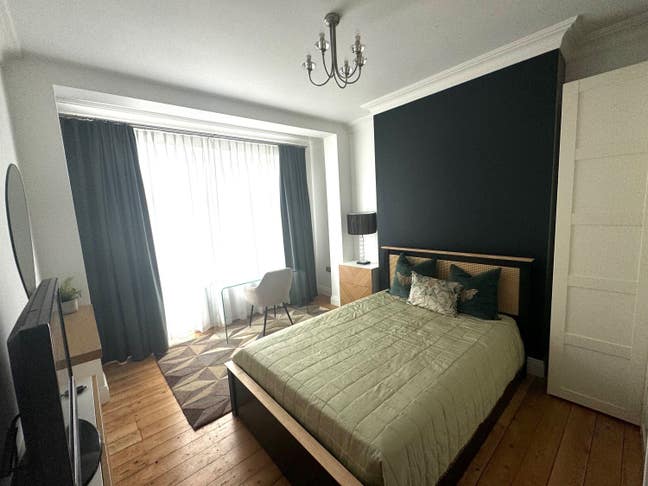 Spacious & bright room in house with garden Main Photo