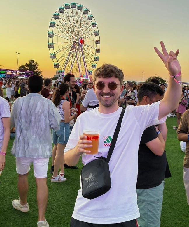 Hey. I'm Ollie - a 28 year old engineer worki... Main Photo