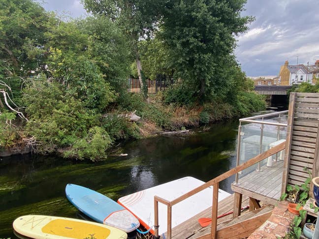 Whole 1-bed flat with garden overlooking river Main Photo