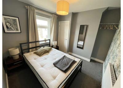 Spacious Room Available - £660/month with bills!  Main Photo