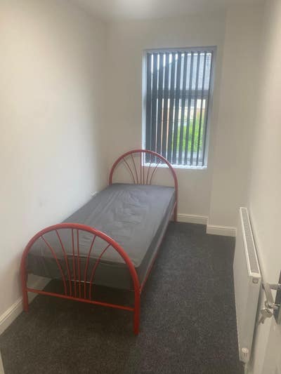 Single modern room on a shared house  Main Photo