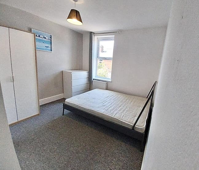 Female  preferred down stairs En  Suite  Room Main Photo