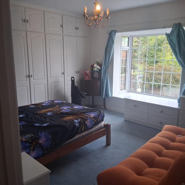 Nice double room in shared house, own living room Main Photo