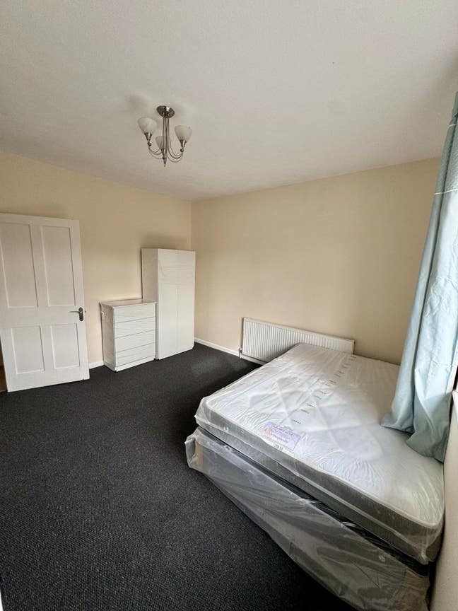 3 Lovely Room+Next to Station+All Bills Including  Main Photo