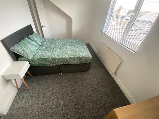 Student  Room  Near  Hospital Main Photo