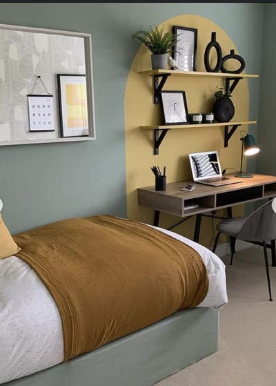 Single bedroom to rent in family home Main Photo